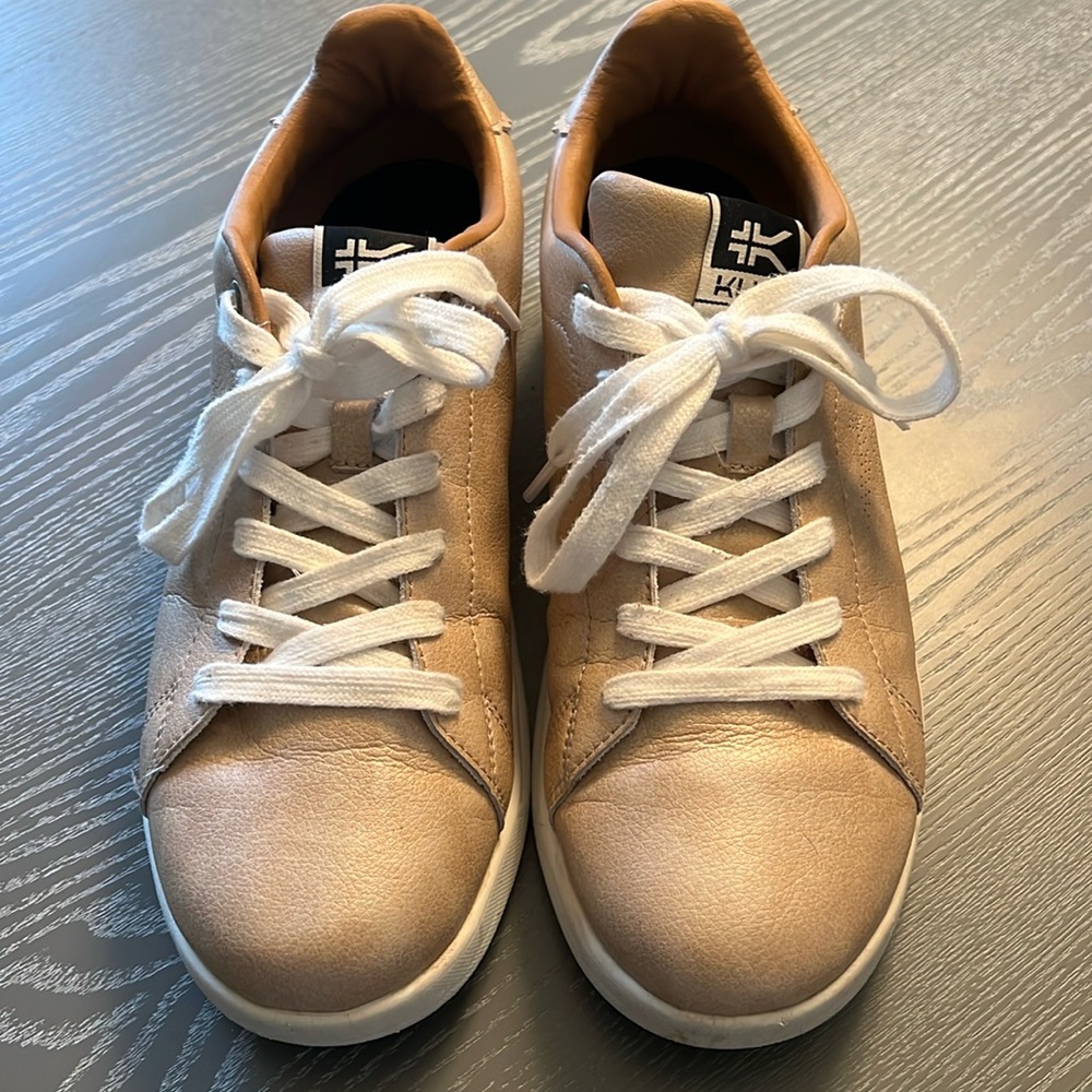 Kuru Roam cloud tennis shoes